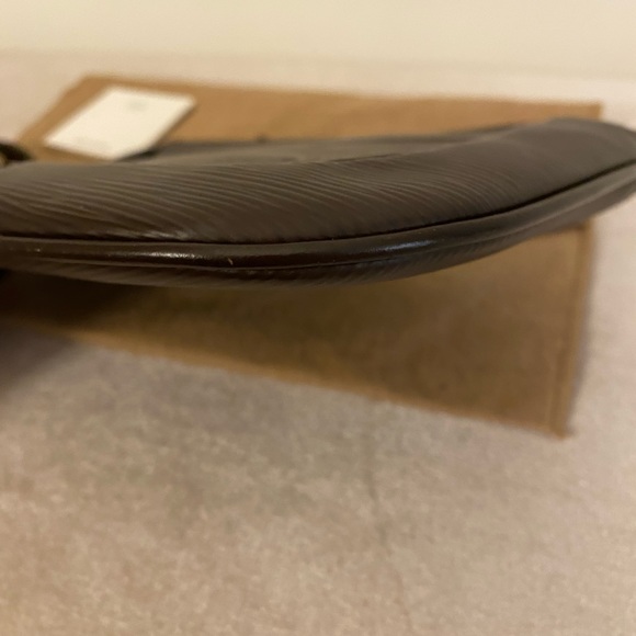 Louis Vuitton Salvanga Epi Leather Crossbody Clutch bag - Picture 6 of 13